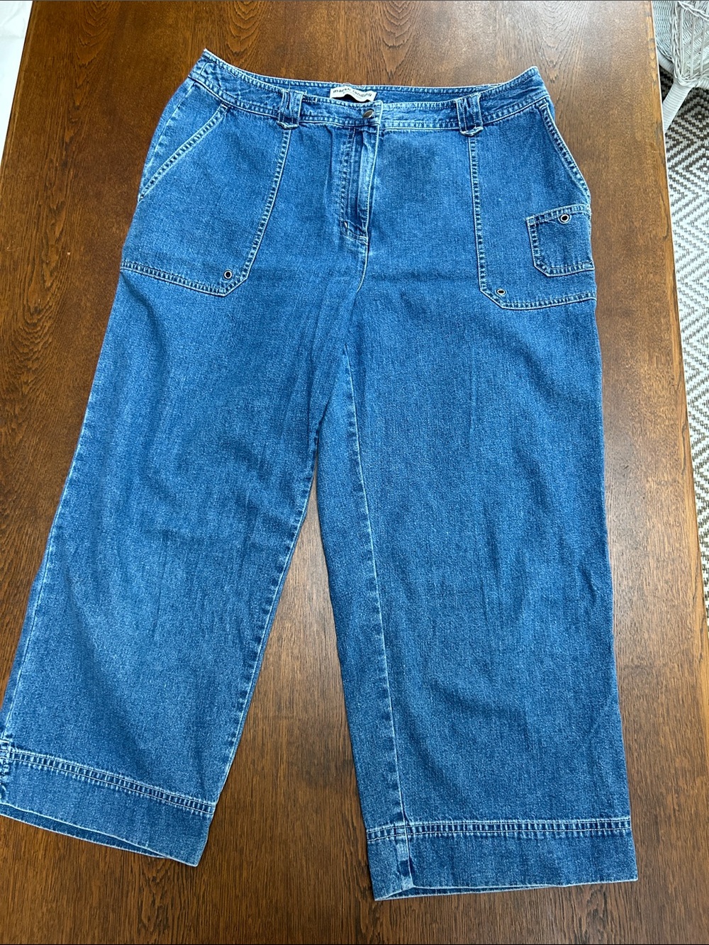MarshLanding Lightly Distressed Denim capris. Zip fly. Back pocket flaps. Sz 14.